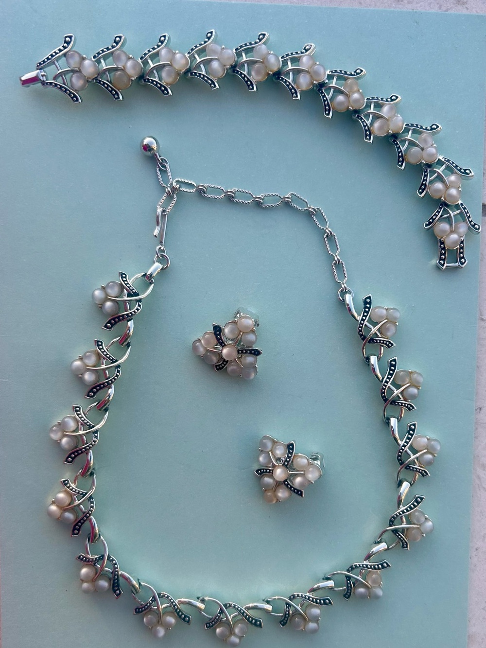 Beautiful Vintage Kramer Silver-tone Necklace Bracelet & Earrings Set Faux Pearl